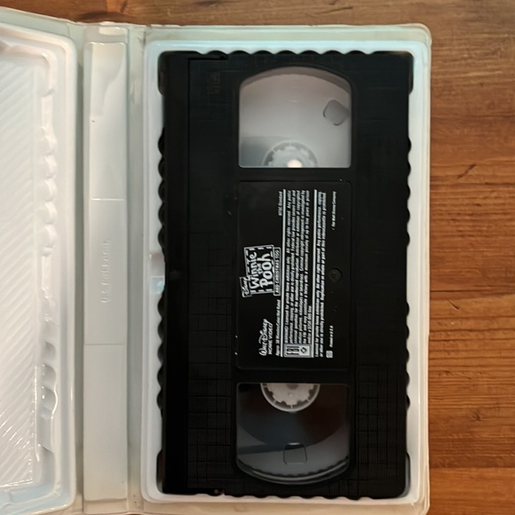 Winnie the Pooh and Christmas Too. VHS movie. - Picture 3 of 3